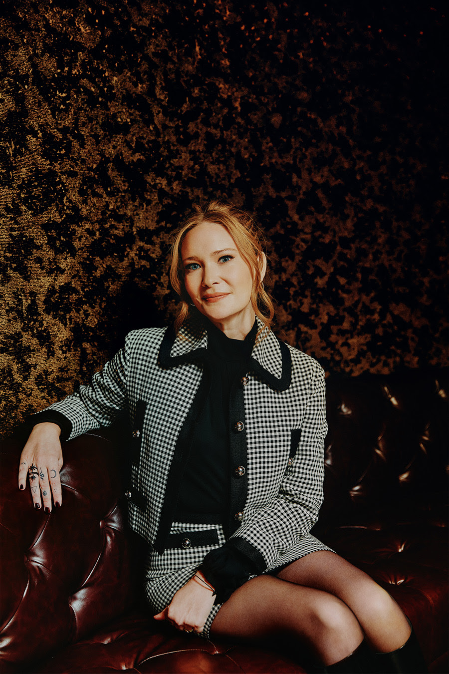 Sarah J. Maas Announces Two New Books in the A Court of Thorns and Roses&nbsp;Series